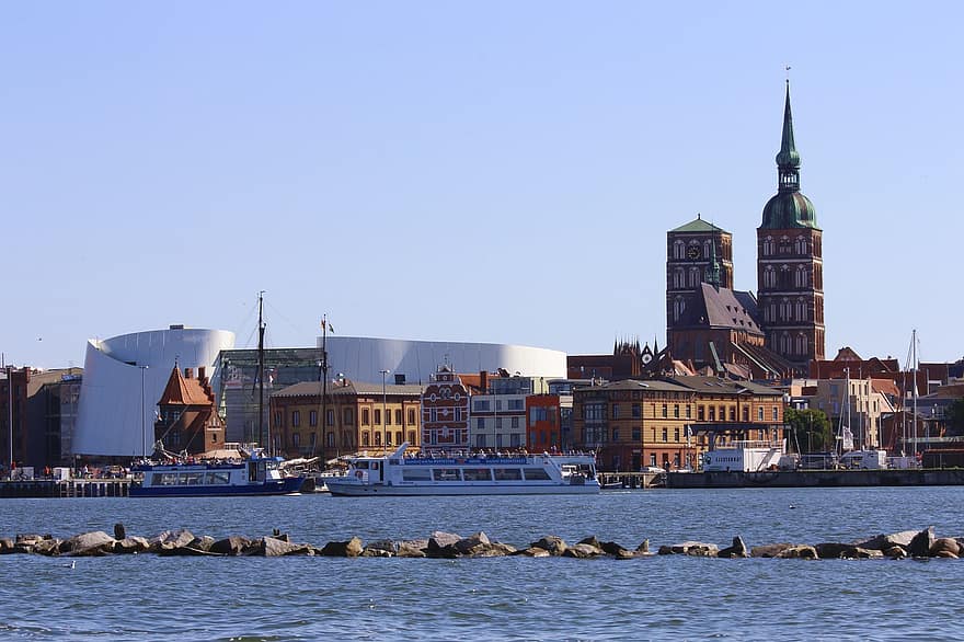 Stralsund, Germania, peisaj urban, orizont, loc faimos, arhitectură, apă, exteriorul clădirii, navă nautică, călătorie, construită