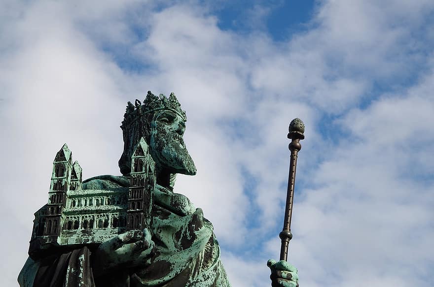 Bamberg, Statue de l'empereur Henri II, fontaine maximilienne, statue, architecture, endroit célèbre, religion, christianisme, sculpture, l'histoire, monument