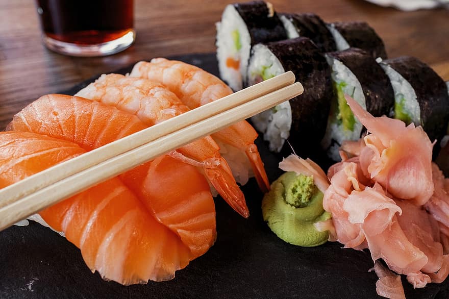 sushi, sushi rolt, maki, maki rolt, Aziatisch eten, zeevruchten, voedsel, fijnproever, maaltijd, detailopname, versheid