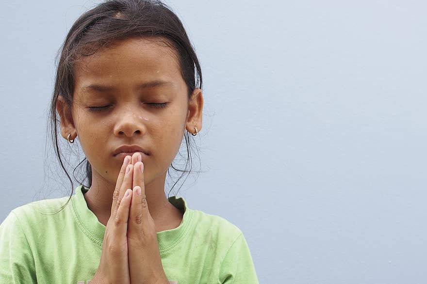vaikas, tikėjimas, malda, viltis, taika, meldžiasi