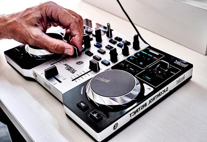 DJ, 음악, 전자 악기