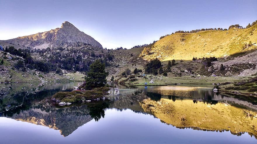 muntanya, llac, Pirineus, naturalesa, aigua, paisatge, estiu, blau, bosc, reflexió, color verd