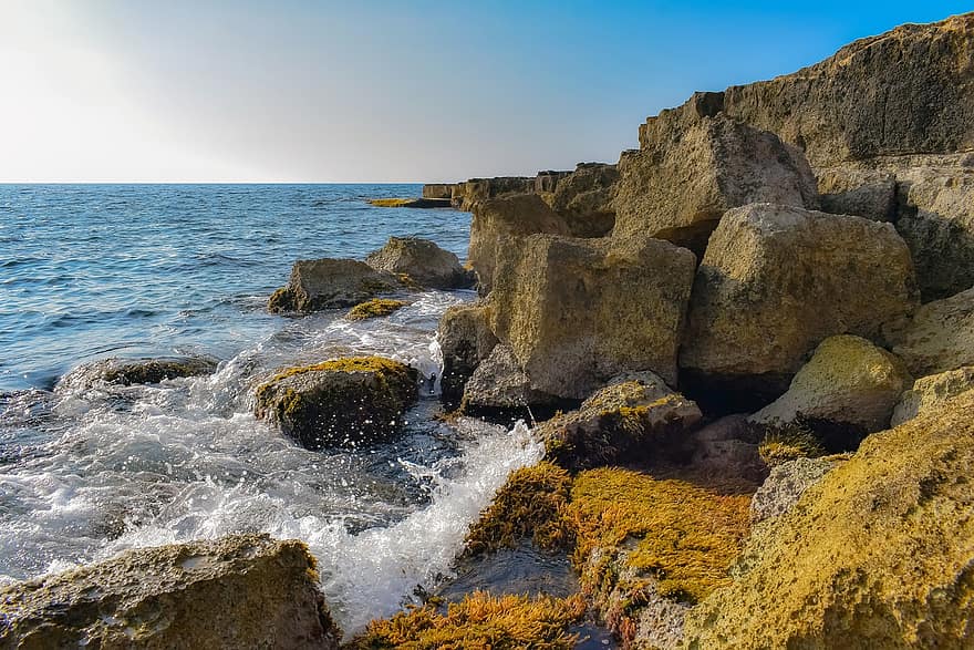 岩石の多い海岸、海、波、巨石、岩、防波堤、海洋、海景、風景、自然、崖
