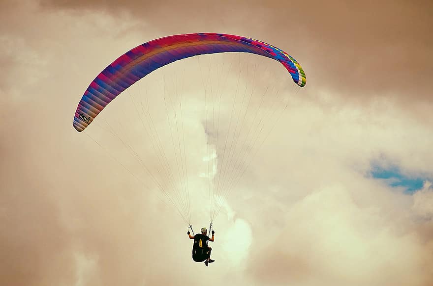 hombre, paracaídas, parapente, nubes, cielo, viento, deporte, acción, actividad, aventuras, extremo