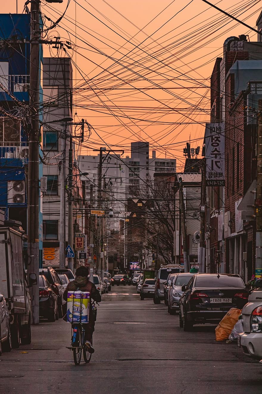 daegu, Coréia, rua, rua de trás, estrada, por do sol, cidade, bicicleta, carros, casas, prédios velhos