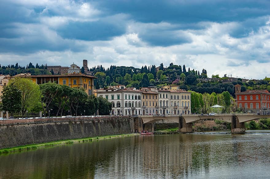 フィレンツェ、イタリア、Wlochy、川、街並み、シティ、ビュー、自然、有名な場所、建築、歴史