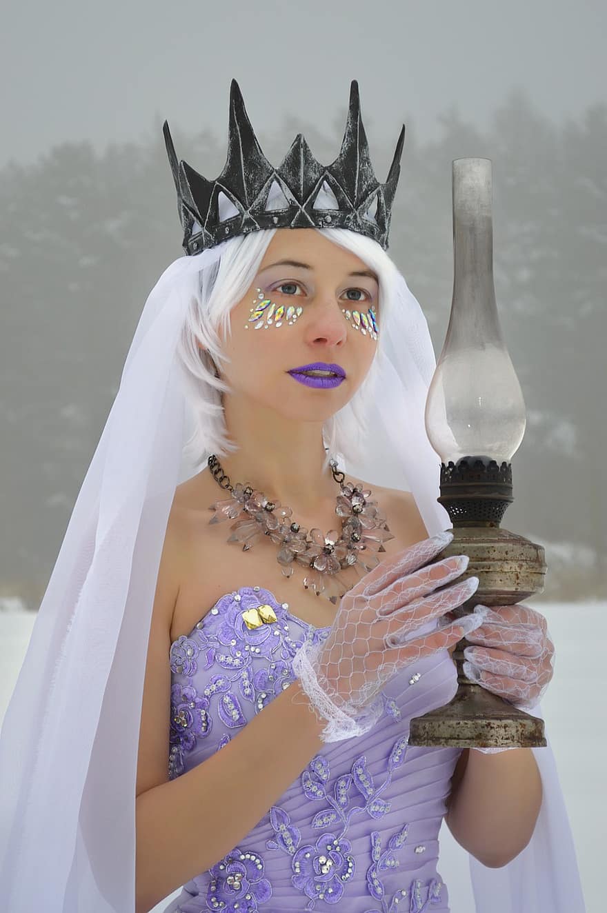 Queen, Snow Queen, Snow, Cold, Trees, Fog, Crown, Frost, Fantasy, Nature, Lamp