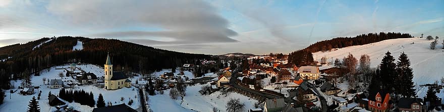 pueblo, invierno, temporada, Albrechtice, Iglesia, Spitzberg, nieve, montaña, paisaje, bosque, pico de la montaña