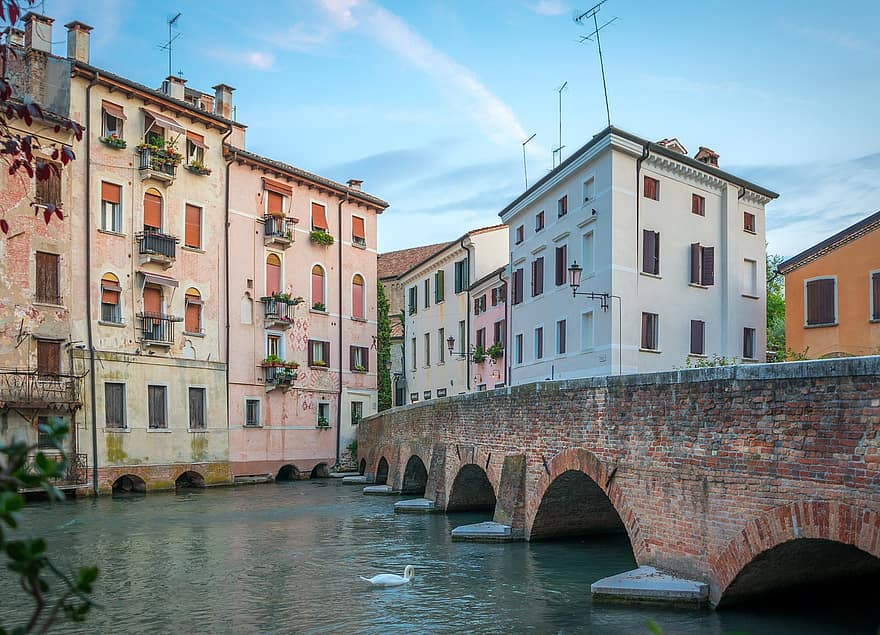 Treviso, csatorna, híd, Veneto, Olaszország, épületek, házak, város, víz, történelmi, Európa