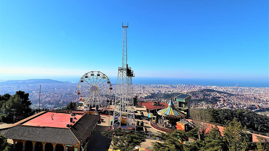 Vergnügungspark, Tibidabo Vergnügungspark, Freizeitpark, Barcelona, Stadt, Luftaufnahme, Stadtbild, berühmter Platz, die Architektur, Blau, städtische Skyline
