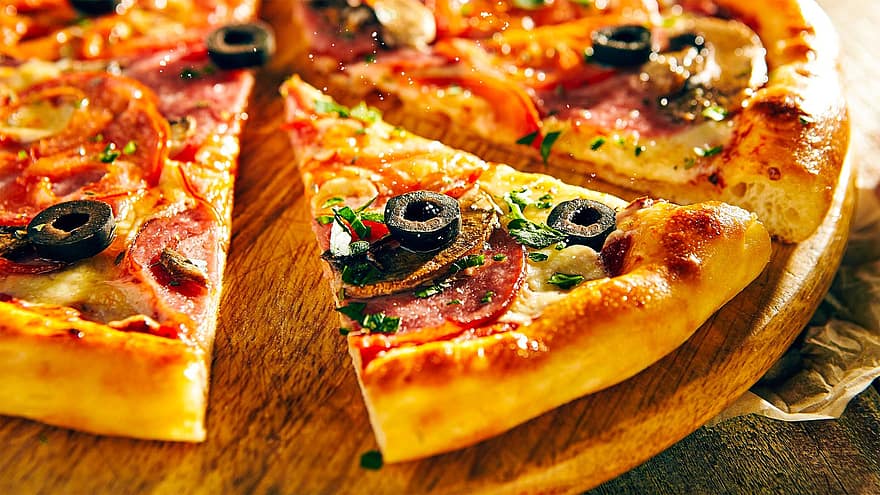 пица, сирене, салам Пепероне, салам, маслини, кулинарен, храна, гастроном, свежест, брашно, домат
