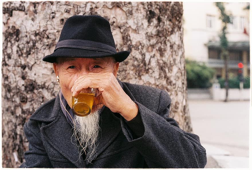senas vyras, gerti, arbata, gėrimas, stiklas, vyresnysis, vyresnio amžiaus, vyras, portretas, Hanojus
