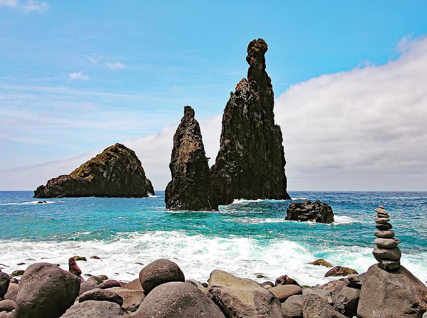 formaciones rocosas, piedras, playa, mar, Oceano, rock, línea costera, acantilado, azul, agua, verano