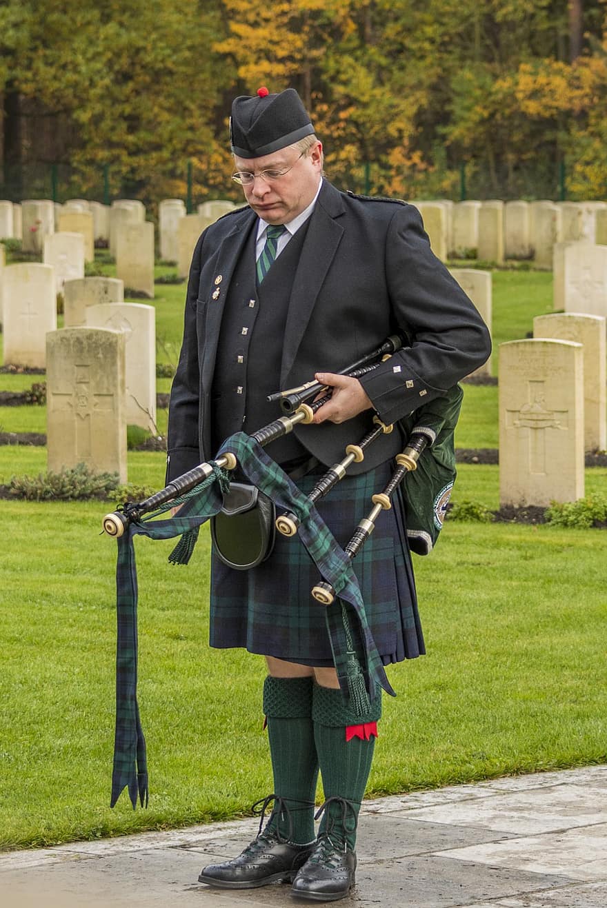 Bagpiper, Bagpipes, Tartan Skirt, Musician, Remembrance Day, Graveyard, Commemorate, Grief