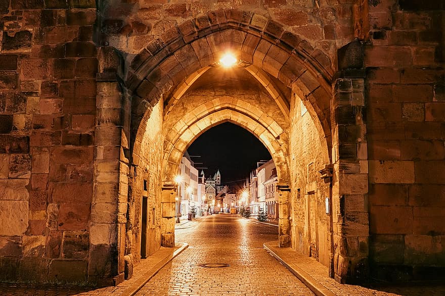 stara brama, Niemcy, noc, Brama miasta, architektura, Średniowieczna Brama Zachodniego Miasta