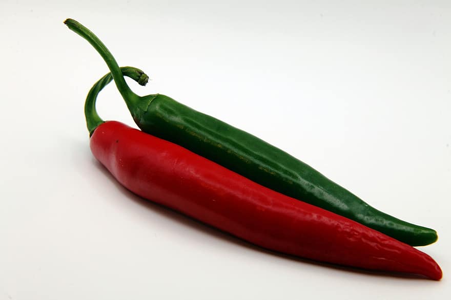 Chili, Gemüse, Lebensmittel, Obst, würzen, gesund, Ernährung, organisch, produzieren, grünes Chilli, rote Chilli