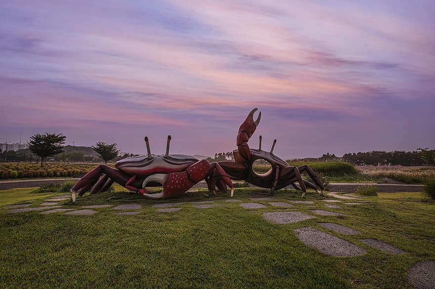 Esculturas de cangrejo, Estructuras de cangrejo, parque, puesta de sol, hierba, naturaleza