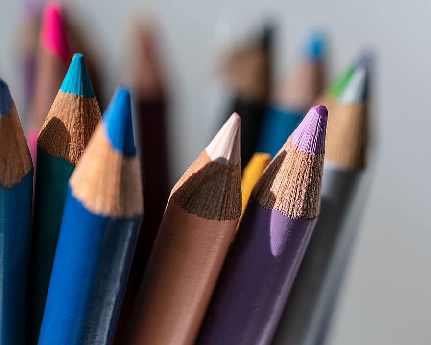 barevné tužky, umělecké pomůcky, školní potřeby