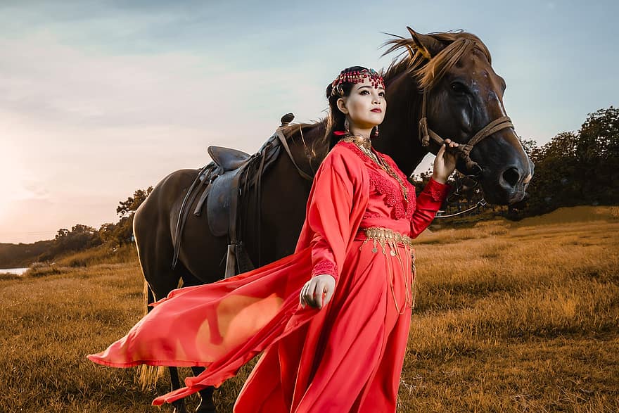 Vietnam, Vietnamese, Hanoi, Ancient Costume, Asia, Landscape, Outside, Grass, Red, China Costume, Meadow