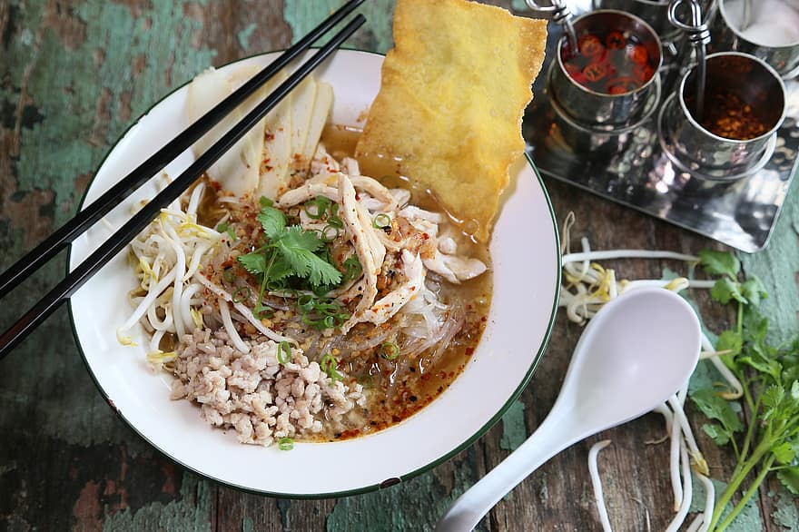 Tom Yum Noodle, Kycklingnudlar, Kryddig nudel, chili, Thai mat, soppa