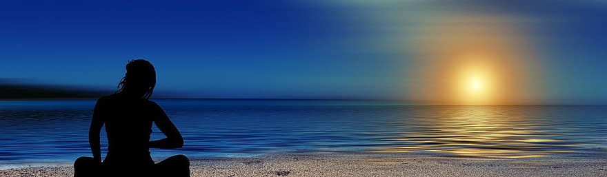 meditação, mulher, silhueta, de praia, mar, Dom, bandeira, cabeçalho, por do sol, agua, onda