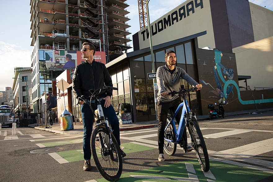 サンフランシスコ、男達、電動バイク、電動自転車、カリフォルニア、シティ、都市、環境にやさしい、自転車、サイクリング、都市生活