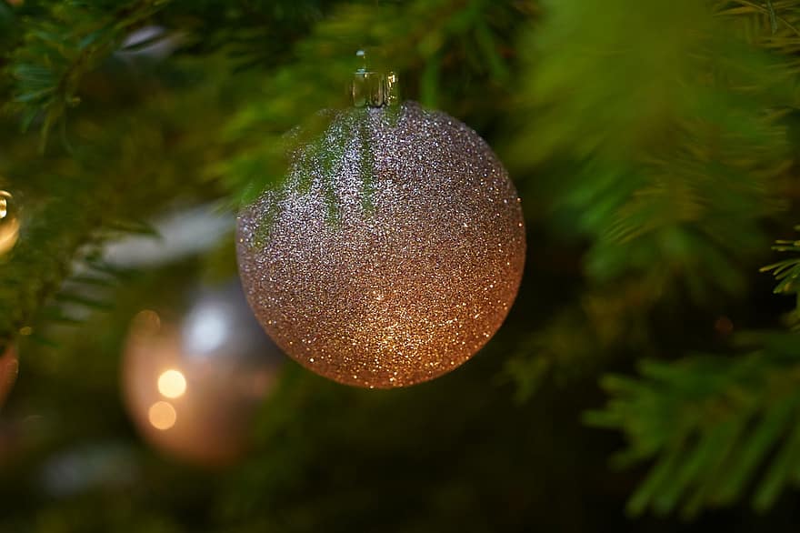 クリスマス、弾丸、クリスマスツリー、ノードマンモミ、クリスマスの飾り、クリスマスボール、デコレーション、出現、クリスマスの時期、閉じる、ピンク