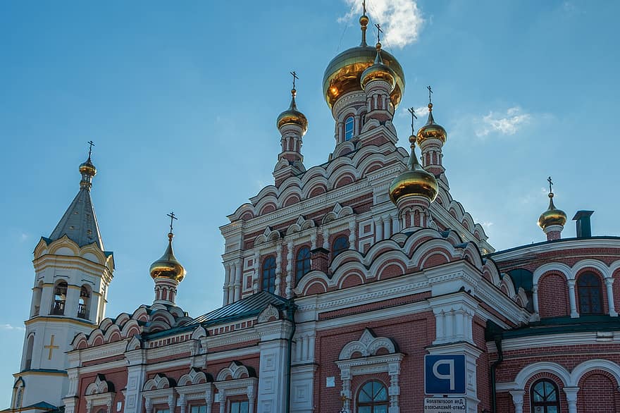 Kungur, Christentum, Gebäude, die Architektur, wunderschönen, Russland, traditionell, Tempel, Landschaft, Fassade, Kuppeln des Tempels