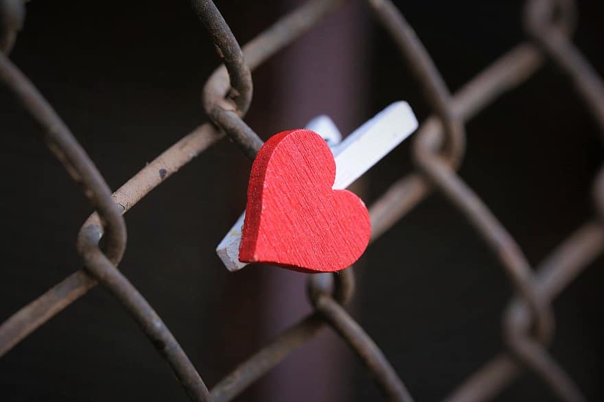 hati merah, klip, pagar besi, simbol cinta, pemisahan, pembatas, dekorasi