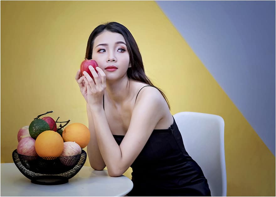 egy giang, Vietnam, szép, lány, piros, alma, asztal, üveg