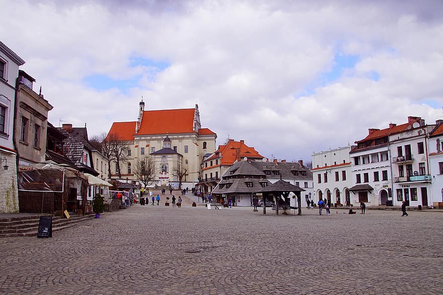 Kazimierz Dolny, Polonya, Gezi, mimari, anıtlar, ünlü mekan, kültürler, dış yapı, Tarihçe, turizm, Cityscape