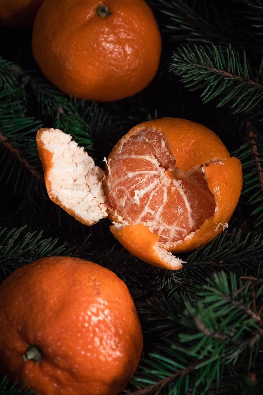 mandarinas, frutas, Navidad, naranjas, pelado, árbol de Navidad, Año nuevo, vacaciones, rama, ornamento, decoración