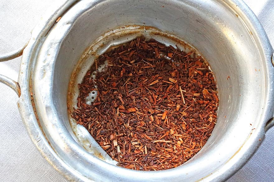 colador de té, aluminio, Té de arbusto rojo, té rojo, hojas de té, antiguo, manchado, abollado