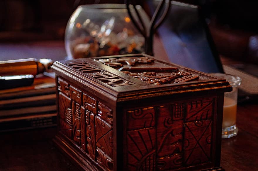 صندوق ، خشب ، تفاصيل ، بنى ، أنيق ، الطاولة ، يشرب ، قريب ، قديم الطراز ، في الداخل ، الثقافات