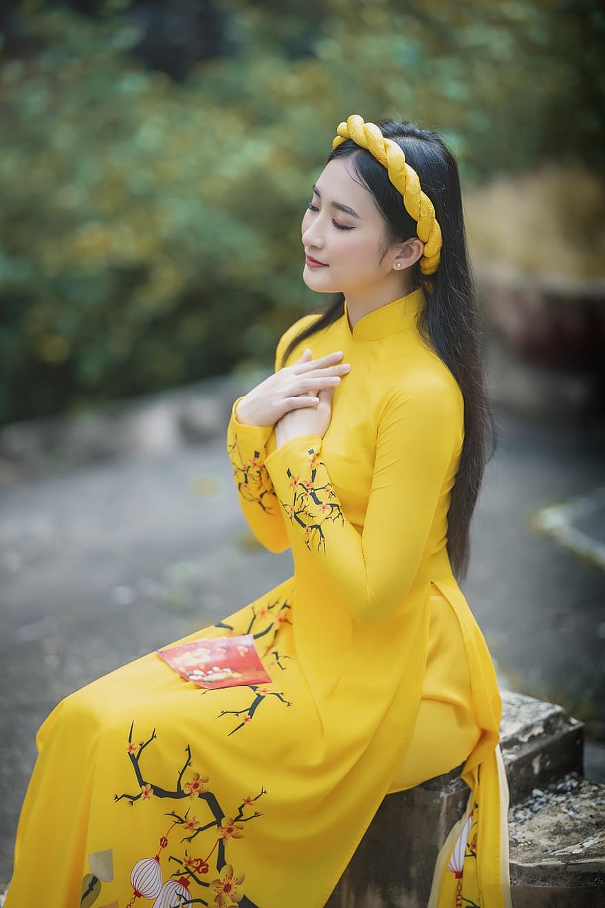 アオダイ、ファッション、女性、ベトナム人、黄色のアオザイ、ベトナム民族衣装、伝統的な、美しさ、綺麗な、可愛い、若い