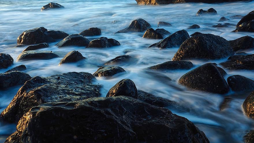 الحجارة ، الصخور ، البحر ، ماء ، ساحل ، صخرة ، حصاة ، موجة ، أزرق ، الخط الساحلي ، المناظر الطبيعيه