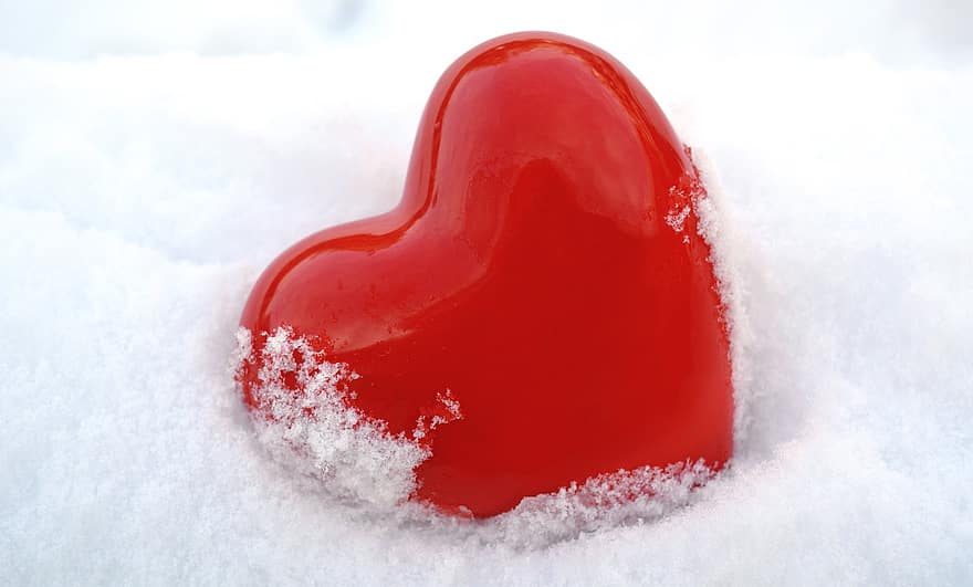 širdis, raudona, raudona širdis, sniegas, Širdis sniege, žiemą, snieguotas, šalta, žiemos, žiemos magija, prisnigo į
