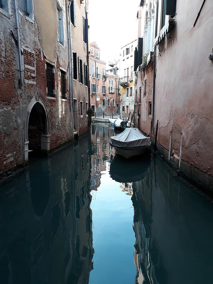 kanal, både, huse, gondoler, vand, afspejling, spejling, vandreflektion, venedig, Italien, arkitektur