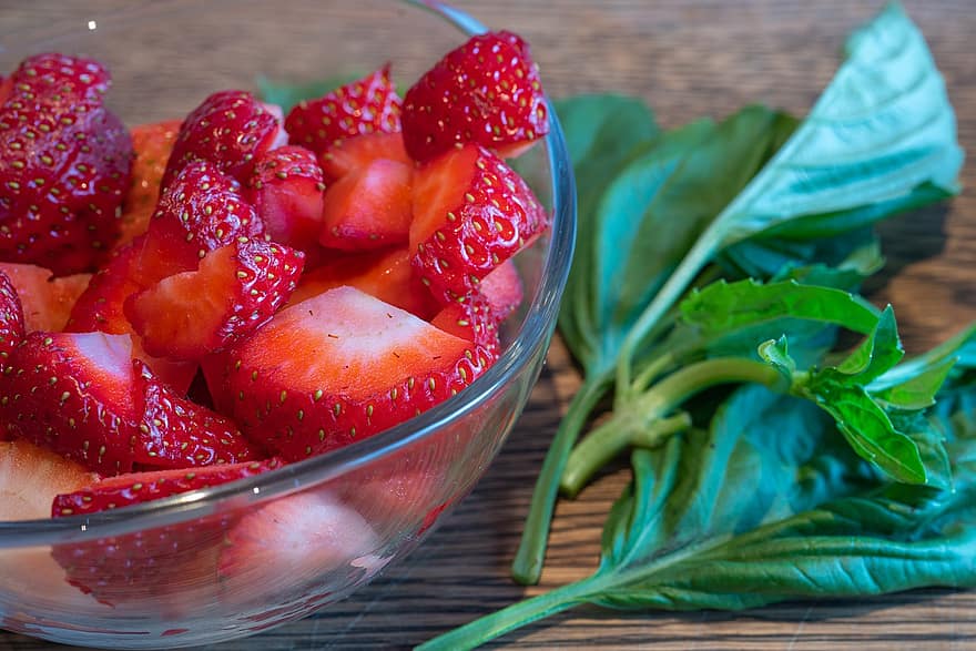 des fraises, Fruits frais, fraises fraiches, fraîcheur, aliments, fruit, feuille, fermer, alimentation saine, biologique, fraise
