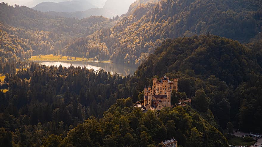 замок, холмы, замок Хоэншвангау, деревья, дворец, ориентир, исторический, на вершине холма, леса, пейзаж, каньон