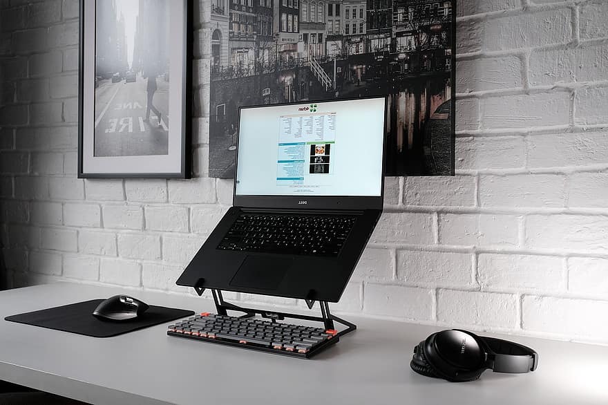 computador portátil, teclado mecânico, dell, mesa, trabalhos, escritório, espaço de escritório, trabalho remoto, nômade digital, Bose, Qc 35