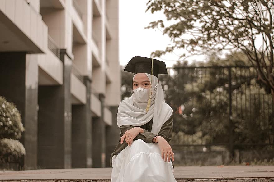 Absolvent, Frau, Porträt, Abschluss, Bildung, Schule, Muslim, Hijab, Mädchen, Abschlusskappe, eine Person