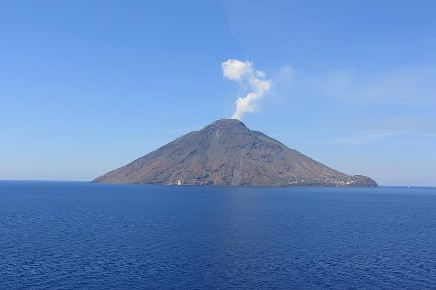 ストロンボリ、火山、海、シチリア島、山、青い海、青空、水、海洋、自然、風景
