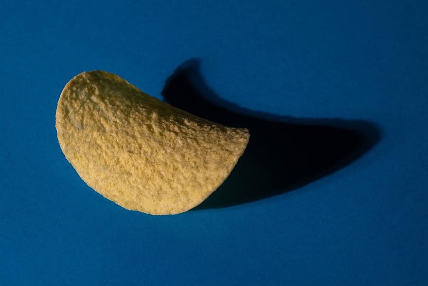 chips, snack, potatoes, close-up, blue, food, backgrounds, macro, single object, yellow, gourmet