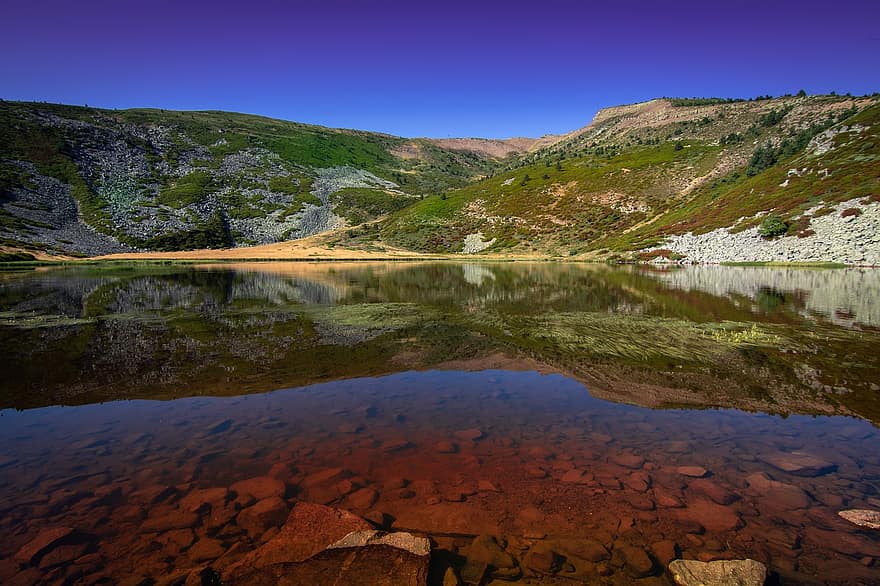 горы, озеро, отражение, зеркальное отображение, зеркальное изображение, Сория, пейзаж, природа, горные породы, геология, Испания