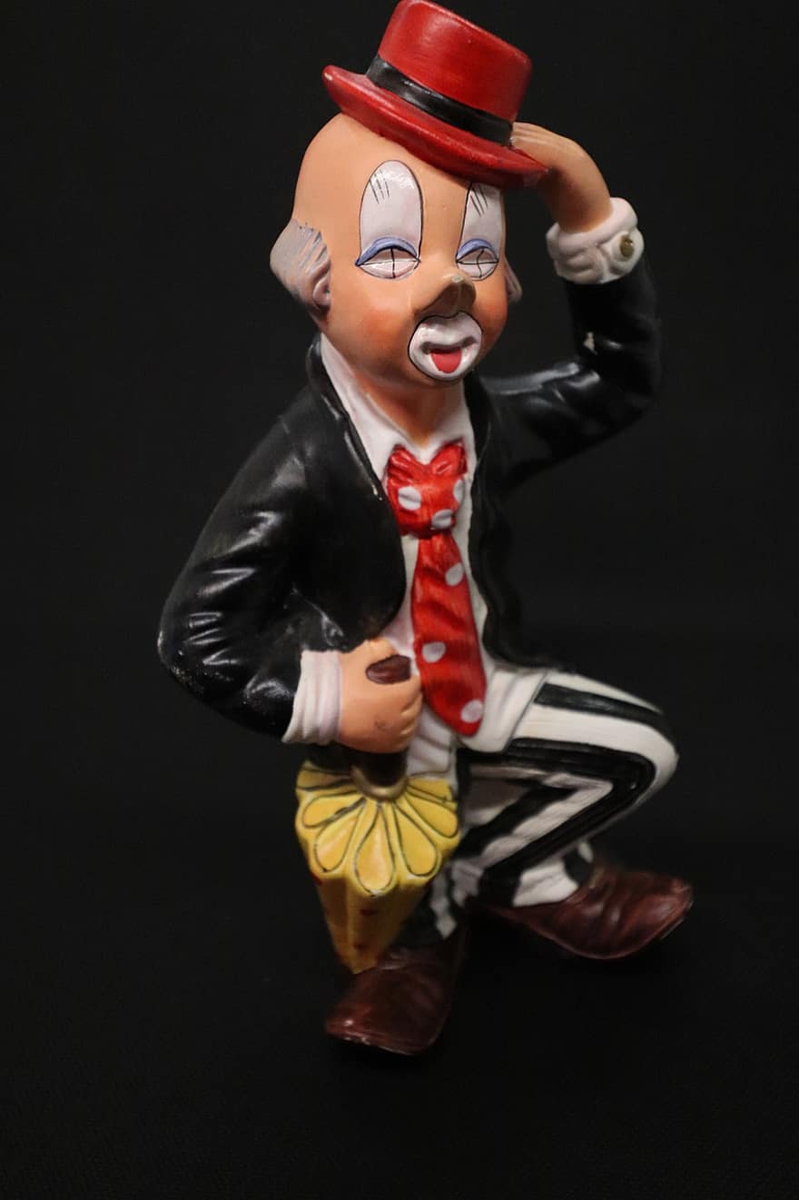 klovn, clown statue, herrer, legetøj, en person, sort baggrund, voksen, performer, studio skud, humor, pop art