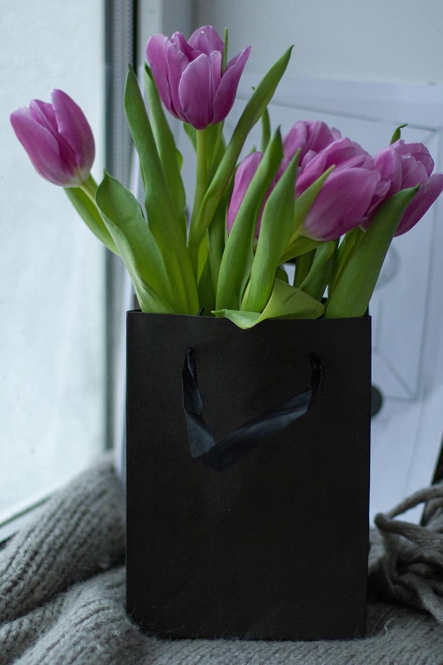 tulipán, virágok, csokor, rózsaszín virágok, ajándék, ajándéktáska, virágcsokor