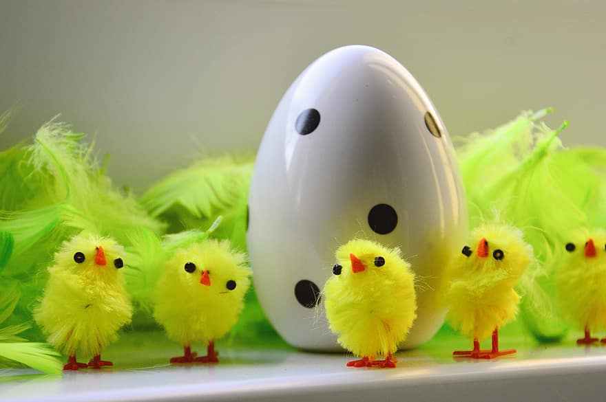 påske, påskeegg, påske dekorasjon, Bakgrunn for påske, vår, Fluffy kyllinger, feiring, god påske, ferie, gul, søt