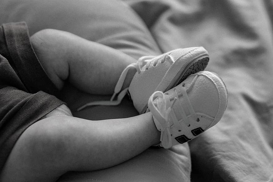 dítě, nohy, obuv, chlapec, roztomilý, mladý, louka, proud, štěstí, venku, boty