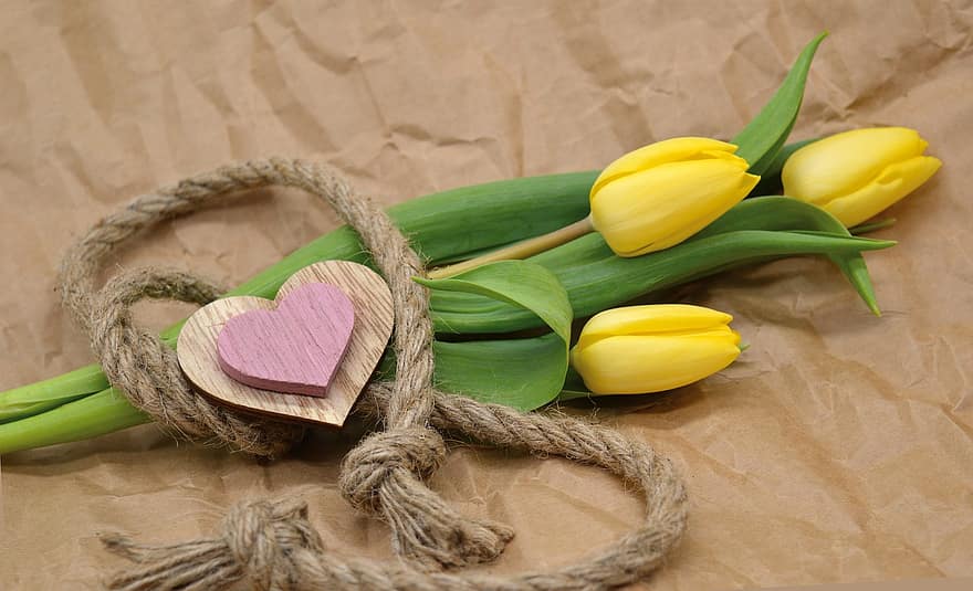 tulipany, żółte tulipany, bukiet, dzień Matki, Walentynki, kartka z życzeniami, kwiaty, miłość, tulipan, romans, żółty